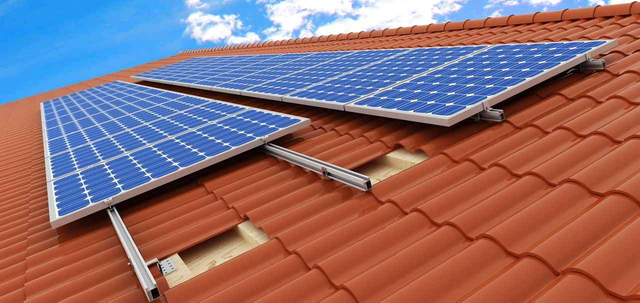 La puissance efficace élevée de panneau solaire d'installation encadre les systèmes de support de toit de tuile de picovolte pour la maison