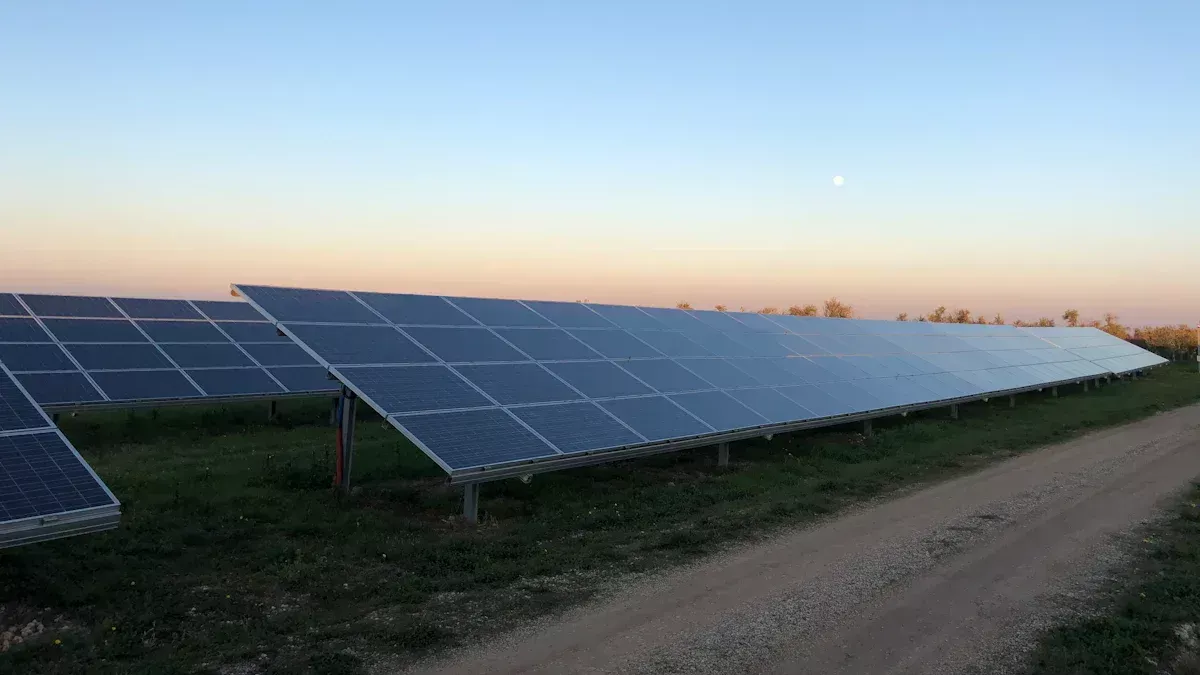 Avantages et inconvénients des panneaux solaires montés au sol