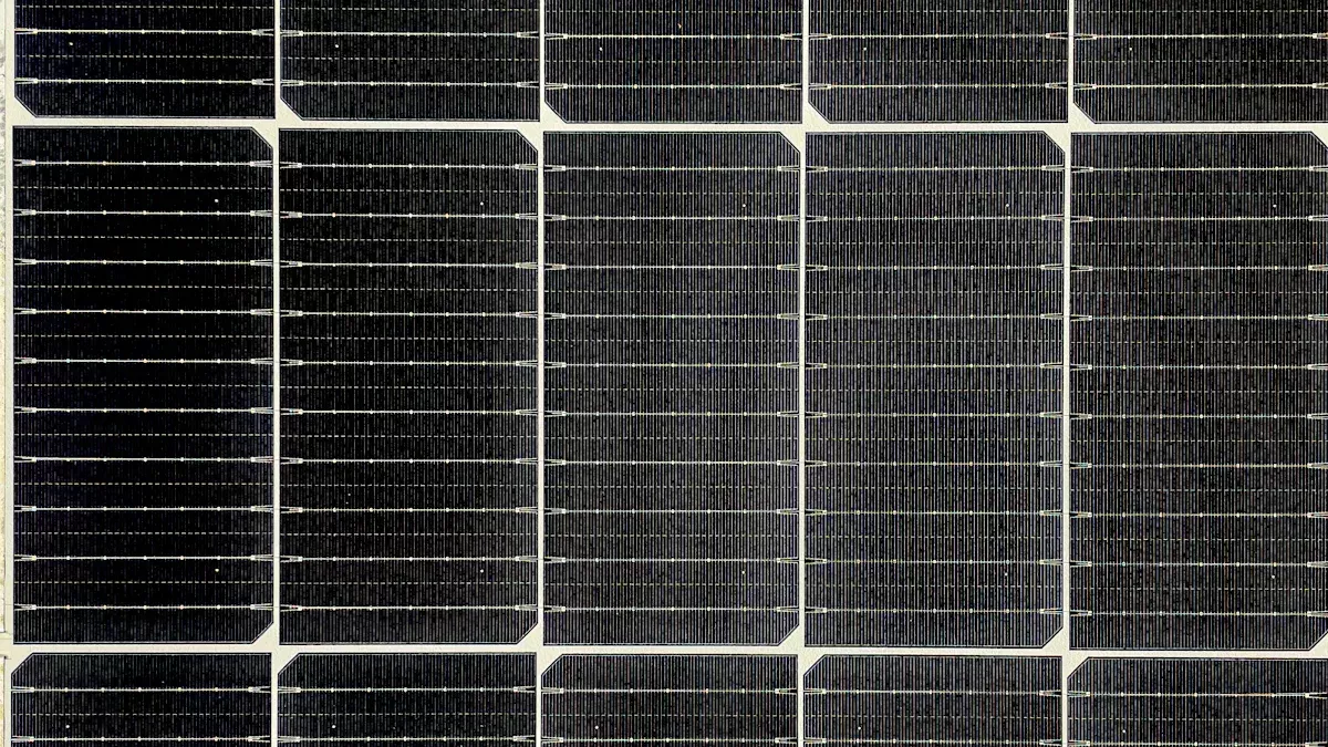 Quels matériaux sont utilisés pour fabriquer des panneaux solaires？